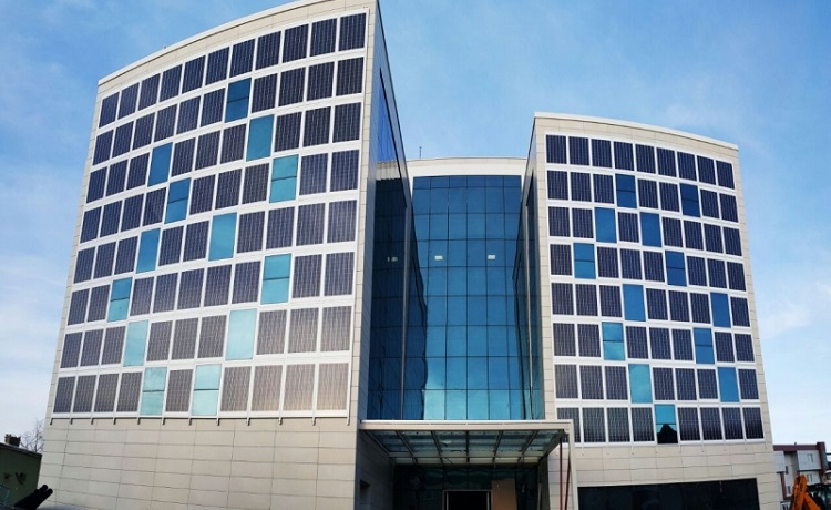 Binanın Pencereleri Güneş Enerjisi ile Elektrik